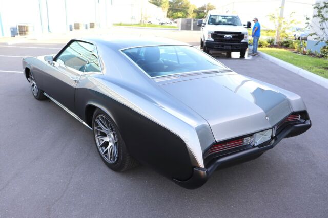 Buick Riviera 1967 image number 26