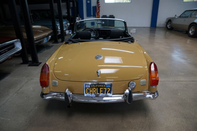 MG MGB Mark III Roadster 1972 image number 13