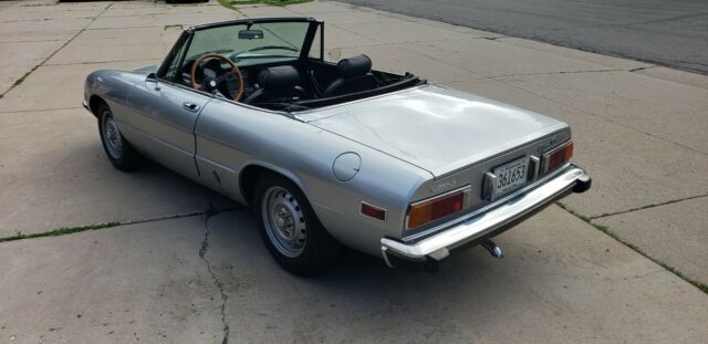 Alfa Romeo Spider 1973 image number 11