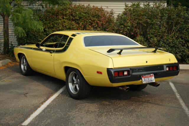 Plymouth Road Runner 1973 image number 14