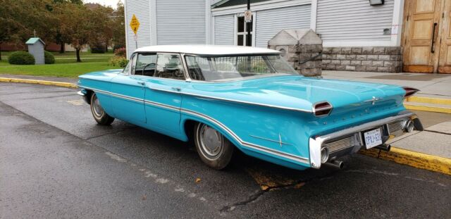 Oldsmobile Ninety-Eight 1960 image number 2