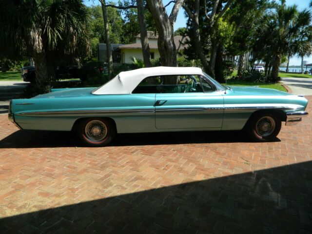 Pontiac Bonneville 1961 image number 2