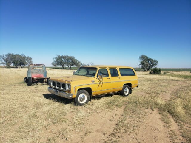 GMC Suburban 1974 image number 0