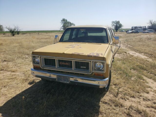 GMC Suburban 1974 image number 1