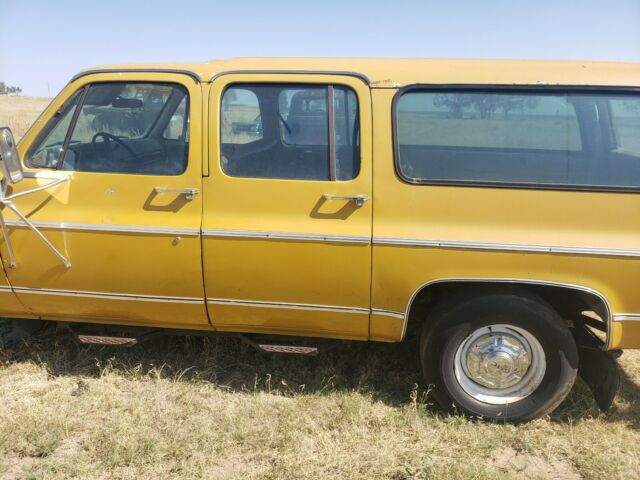 GMC Suburban 1974 image number 30