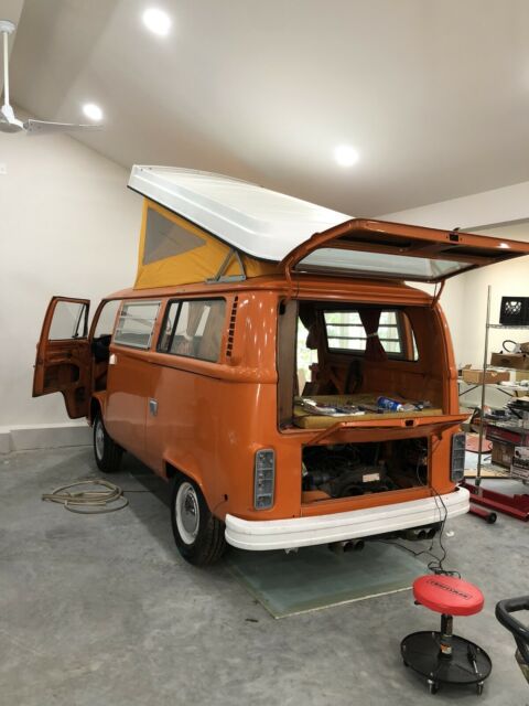 Volkswagen Vanagon 1975 image number 0