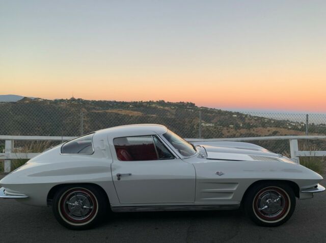 Chevrolet Corvette 1963 image number 1