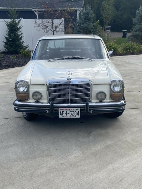 Mercedes-Benz 250C 1972 image number 18