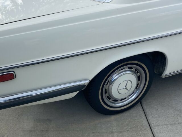 Mercedes-Benz 250C 1972 image number 33