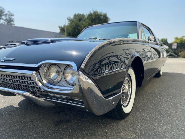 Ford Thunderbird 1962 image number 19