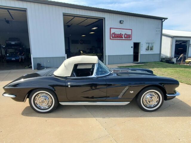 Chevrolet Corvette 1962 image number 10