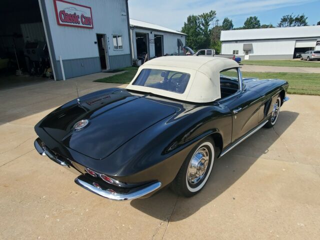 Chevrolet Corvette 1962 image number 11