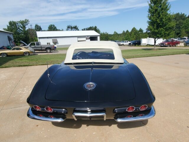 Chevrolet Corvette 1962 image number 12