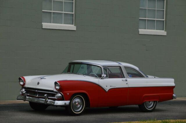 Ford Fairlane 1955 image number 0