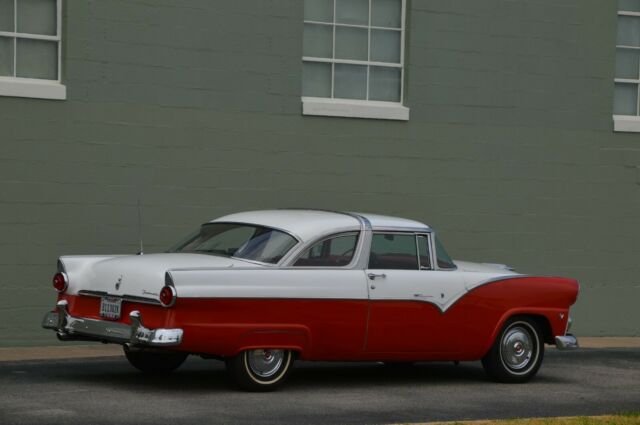 Ford Fairlane 1955 image number 16