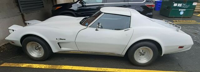 Chevrolet Corvette 1975 image number 0