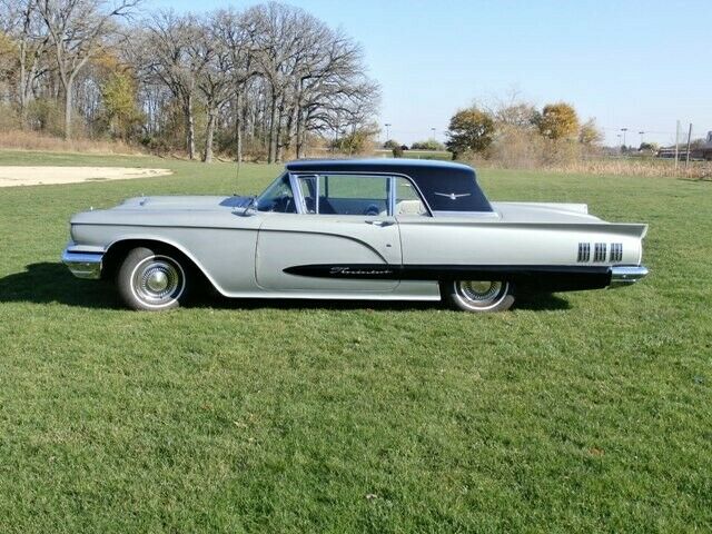 Ford Thunderbird 1960 image number 2