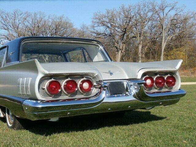 Ford Thunderbird 1960 image number 21