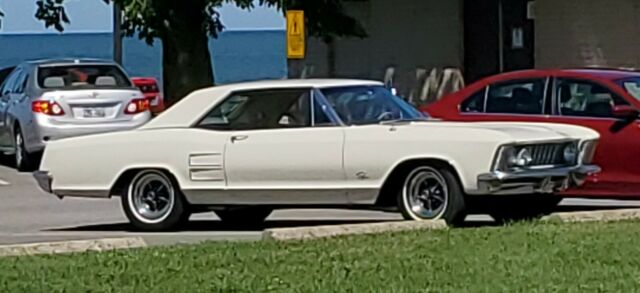 Buick Riviera 1963 image number 24