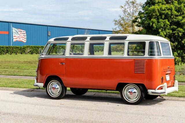 Volkswagen 23 Window Deluxe Bus 1963 image number 2