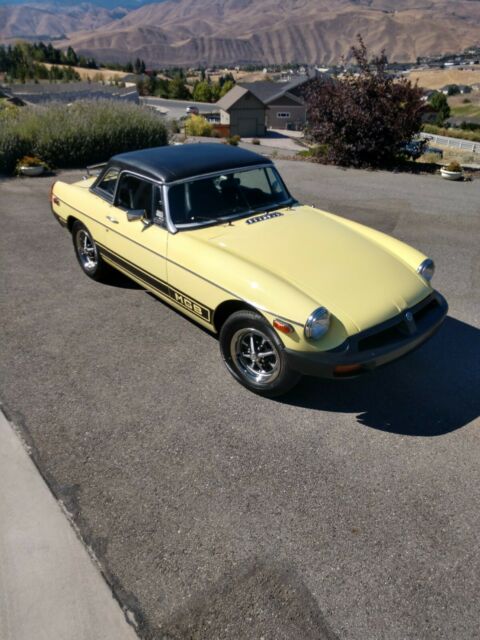 MG MGB 1977 image number 0