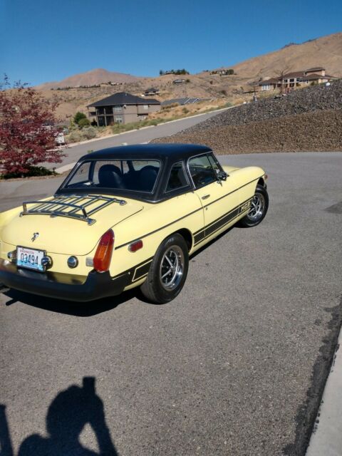 MG MGB 1977 image number 1