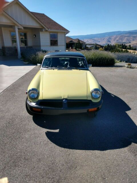 MG MGB 1977 image number 2