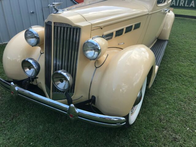 Packard Deluxe Eight 1937 image number 17