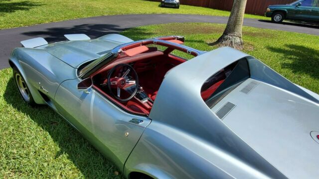 Chevrolet Corvette 1975 image number 29