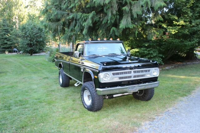 Dodge Power Wagon 1970 image number 12