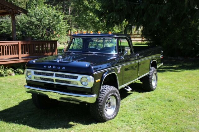 Dodge Power Wagon 1970 image number 24