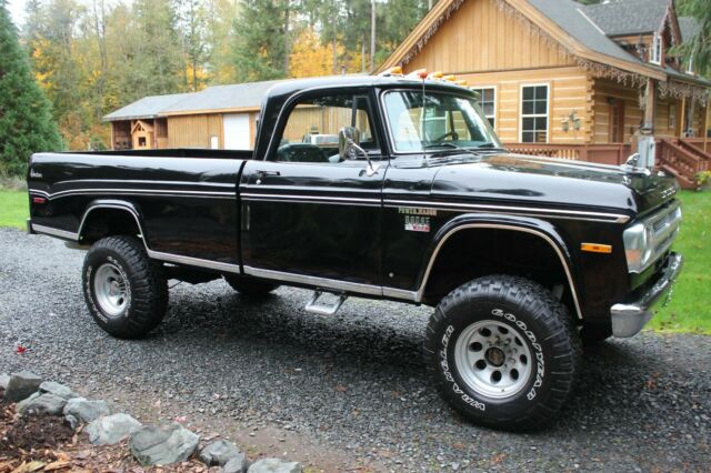 Dodge Power Wagon 1970 image number 9