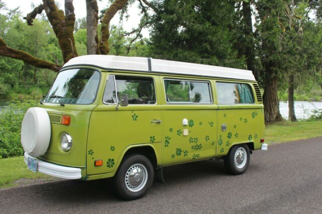 Volkswagen Bus/Vanagon 1976 image number 2