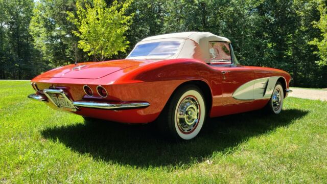 Chevrolet Corvette 1961 image number 33