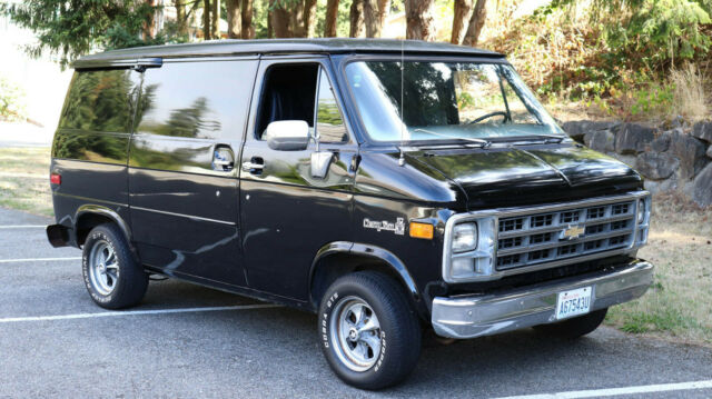 Chevrolet G10 Van 1979 image number 0