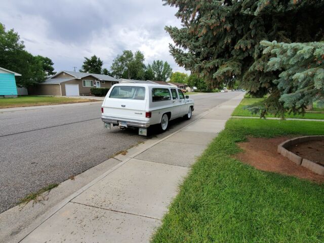 Chevrolet Suburban 1977 image number 23