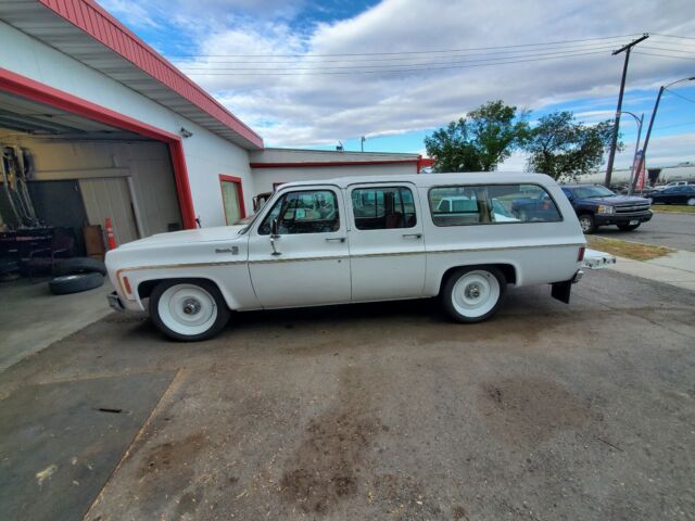 Chevrolet Suburban 1977 image number 26