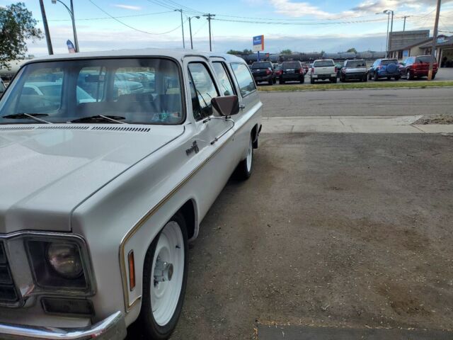 Chevrolet Suburban 1977 image number 9