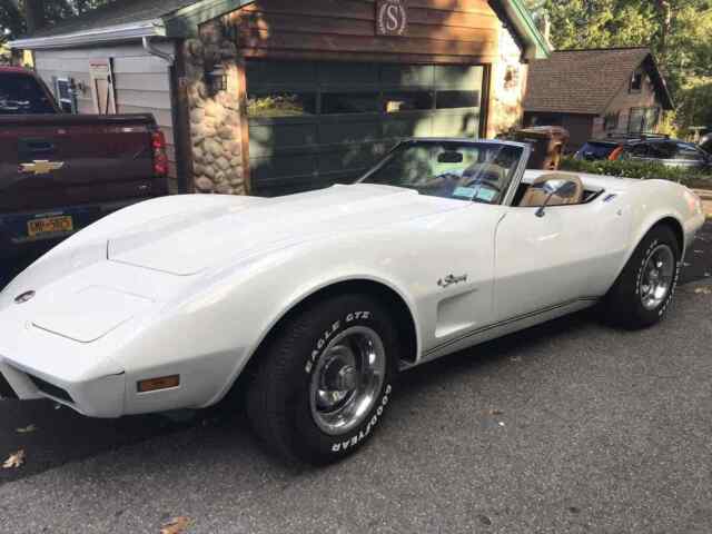 Chevrolet Corvette 1975 image number 2