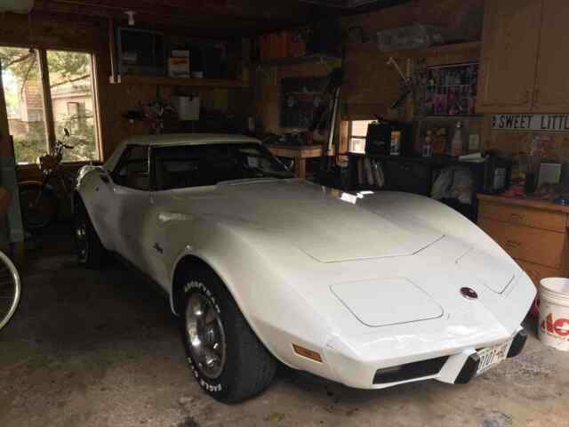 Chevrolet Corvette 1975 image number 24