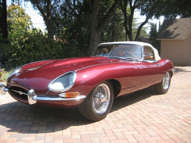 Jaguar E-Type 1964 image number 0