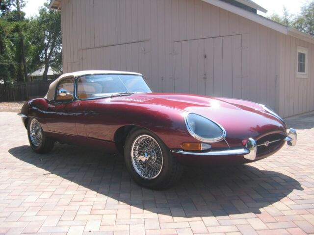 Jaguar E-Type 1964 image number 1