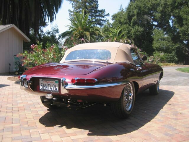 Jaguar E-Type 1964 image number 21