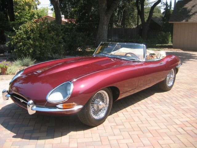 Jaguar E-Type 1964 image number 25