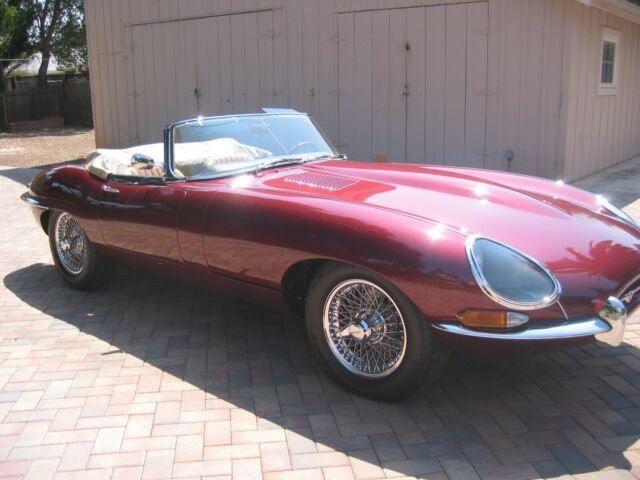 Jaguar E-Type 1964 image number 26