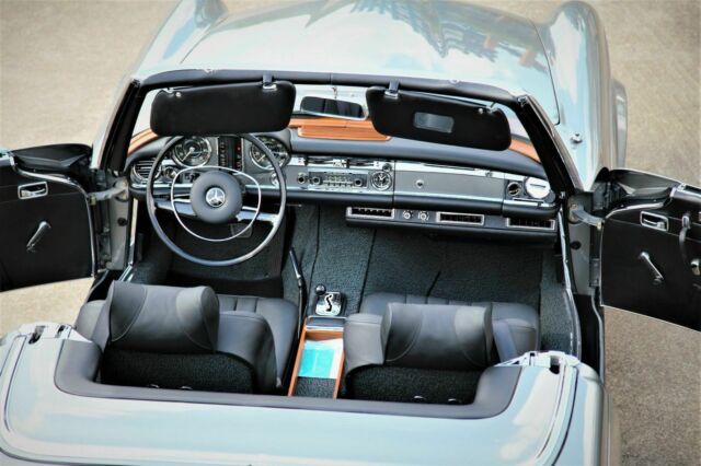 Mercedes-Benz SL-Class 1970 image number 27