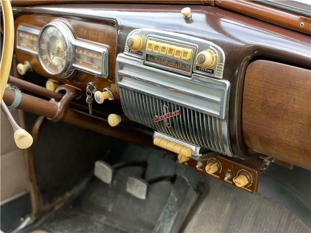 Pontiac Silver Streak Deluxe 1948 image number 47