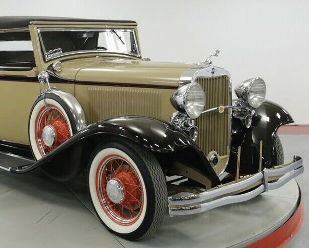 Dodge 2 Door Convertible Coupe 1932 image number 2