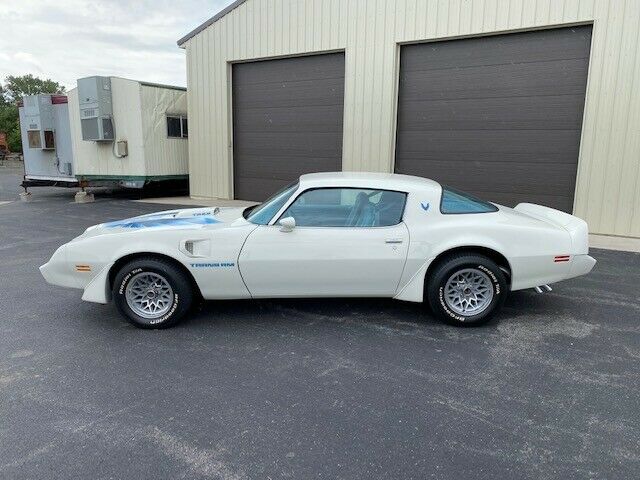 Pontiac Firebird 1979 image number 1