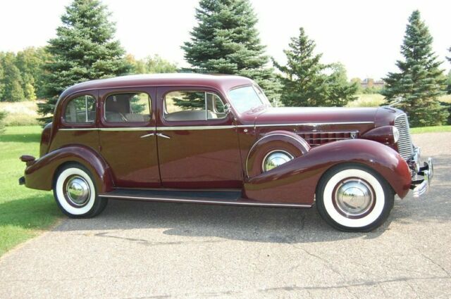 Cadillac Series 85 4dr Sedan 1936 image number 15